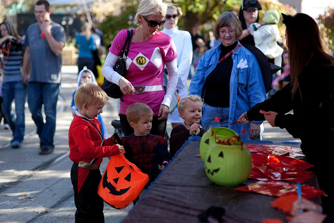 kids trick or treating at the zoo